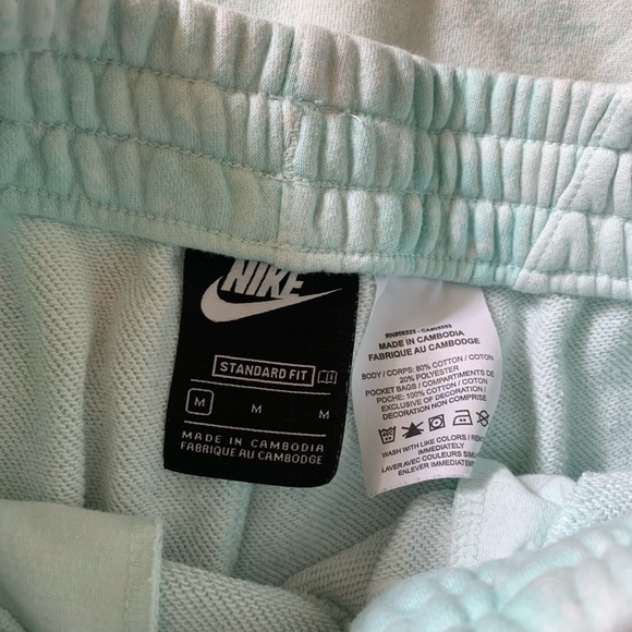 Nike Crewneck and Shorts Combo - Picture 5 of 5